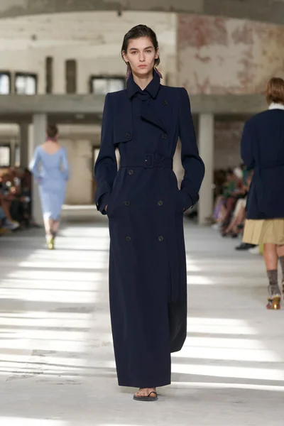 Look 15